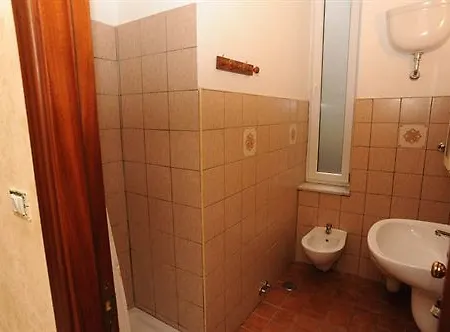 Hotel Capri 2*