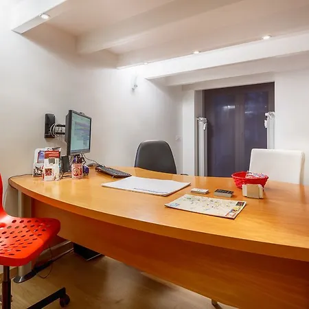 Nearhome Smart Guest house 2*