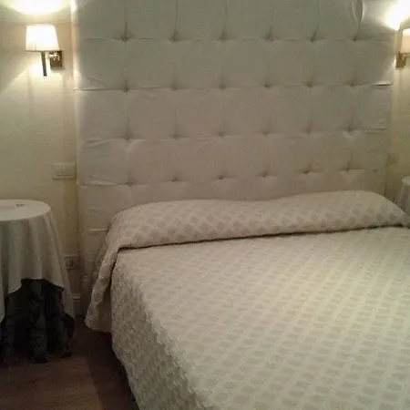 Condotti 29 3*