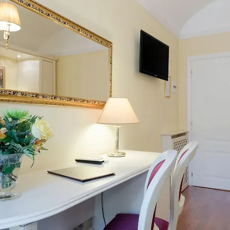 בית הארחה Relais Frattina 2*