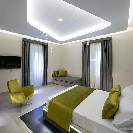 Via Veneto Luxury 2*