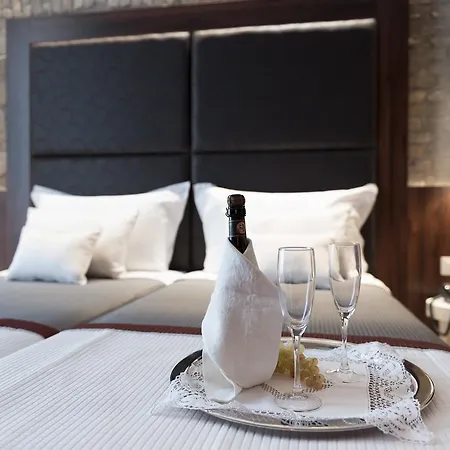 Navona Luxury Bed & Breakfast 2*