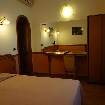 Green Hotel