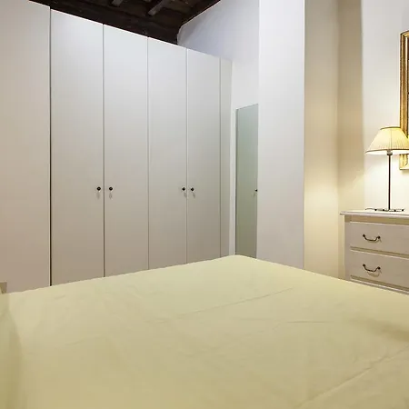 Apartament Teatro Pace *