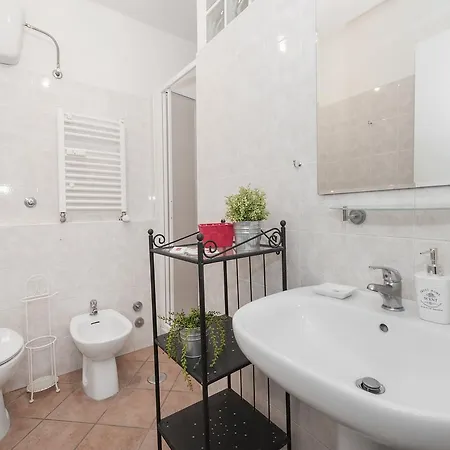 Two Flowers Guest house 2*