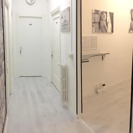 Bed Cinecittadue Bed & Breakfast Rome