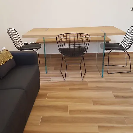 Una Finestra Su Monti Rome