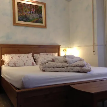 Aga Hotel 2*