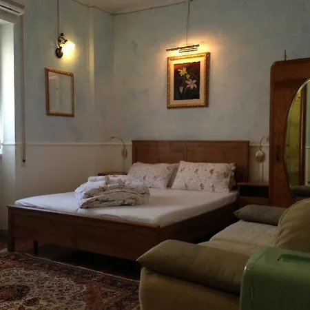 Aga Hotel 2*