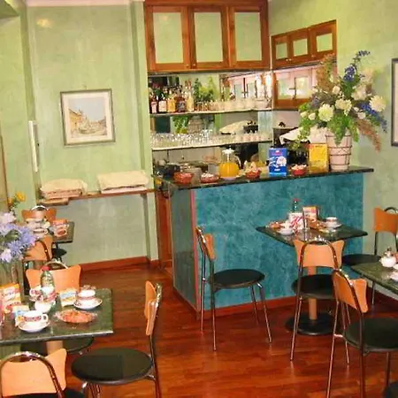 Le Petit Hotel