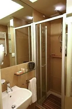1维亚迪瓦雷利酒店