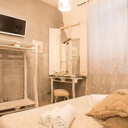 Mancini Shabby House Rome