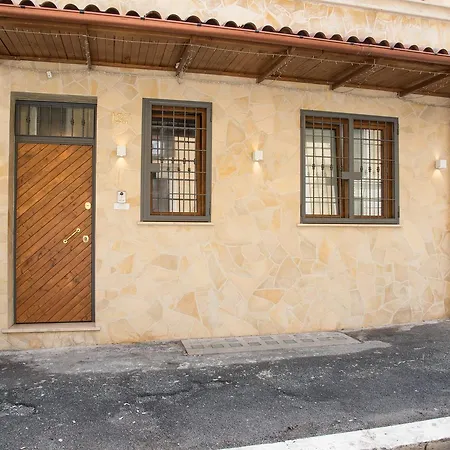 Mancini Shabby House Rome