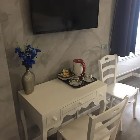 Domizia Floor 3*