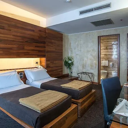 Tritone Hotell
