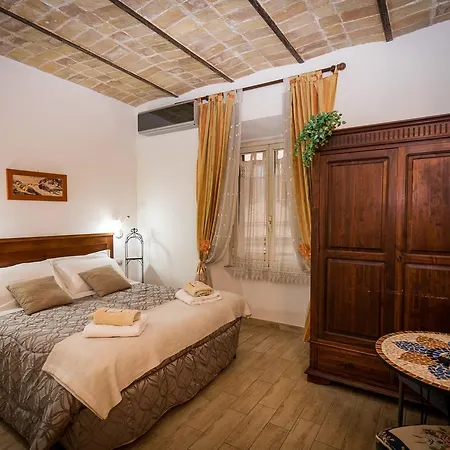 All'ombra Del Cupolone Guest house