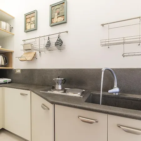 Navona Art Apartment *