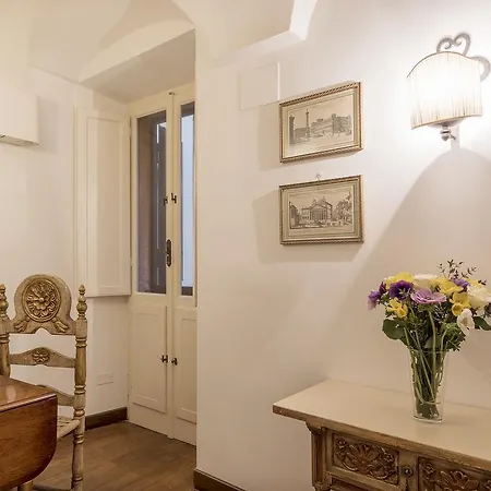 Navona Art Apartment *