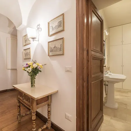 Navona Art Apartment