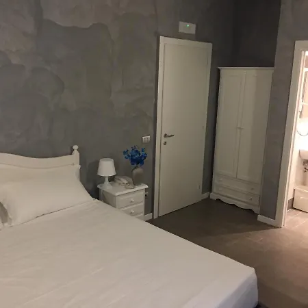 Domizia Floor