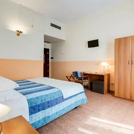Domus Carmelitana Hotel 3*