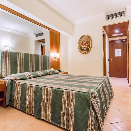 Отель Raeli Siracusa 3*