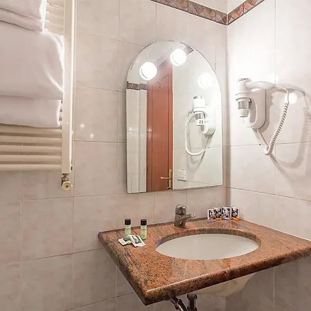 Raeli Lux Hotel 4*