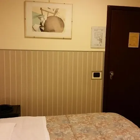 可鲁西迪马耳他酒店 酒店 2*