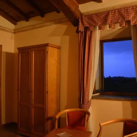 호텔 Casale Certosa 3*