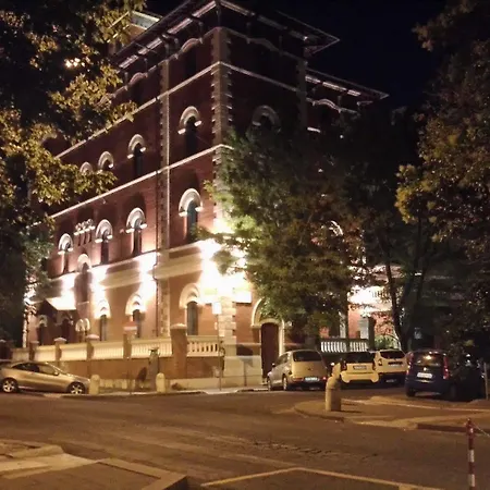 法尔内塞设计套房酒店 2*