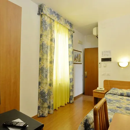 Hotel Tirreno
