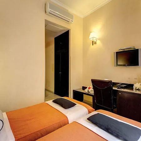 Le Petit Hotel