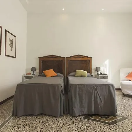 Maison Colosseo Πανσιόν 3*