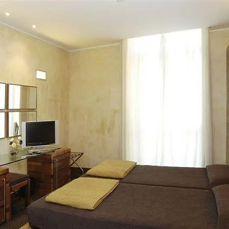 Tritone Hotell