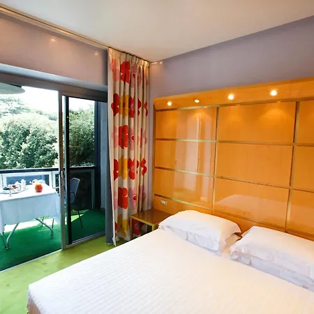 Albani 4*
