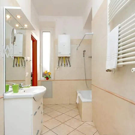 Lucky Domus Guest house