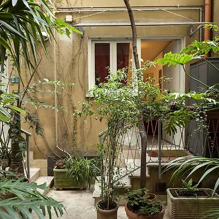 The Place In 2* Рим
