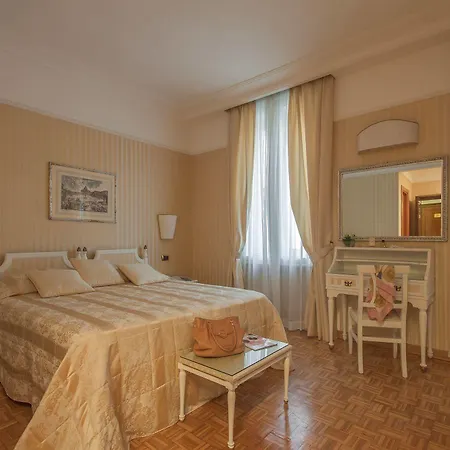 Hotel Cecil