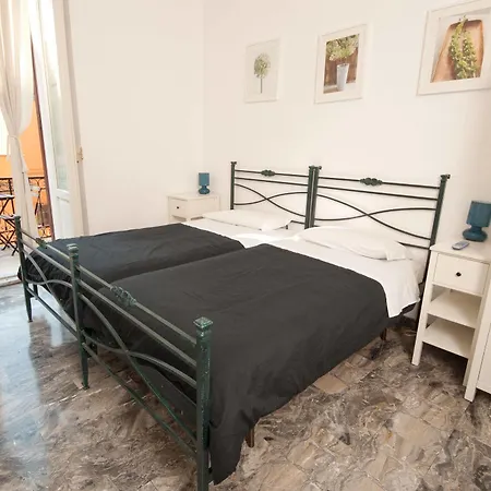 Bed and Breakfast Santi Quattro Al Colosseo 2*
