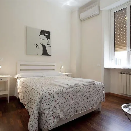Santi Quattro Al Colosseo Bed and Breakfast 2*