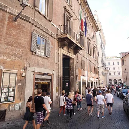Pantheon Oda ve Kahvaltı 3*