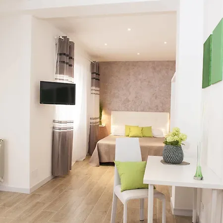 Bed & Breakfast Domus Casaletto 2*
