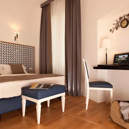 Hotel Floris 3*
