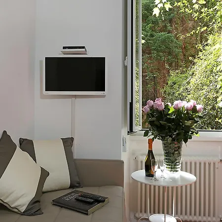 Bed & Breakfast Domus Croce 2*
