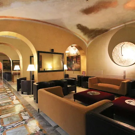 Empire Hotel 4*