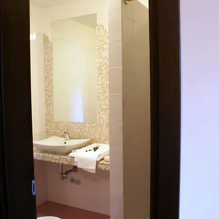Hotel Versailles *