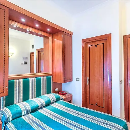 Raeli Lux 4*