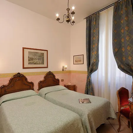 Parlamento Boutique 3* Roma