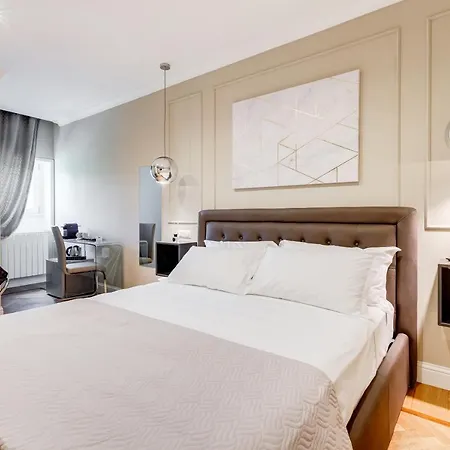 Mellini Palace By Premium Collection Guest house