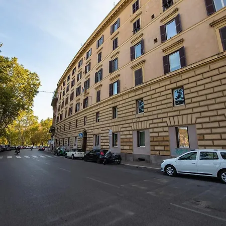 Konukevi Lungotevere Ripa 2*